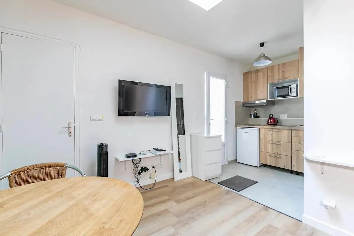 Appartement Gare Du Nord Confortable Pied A Terre Avec Patio Paris